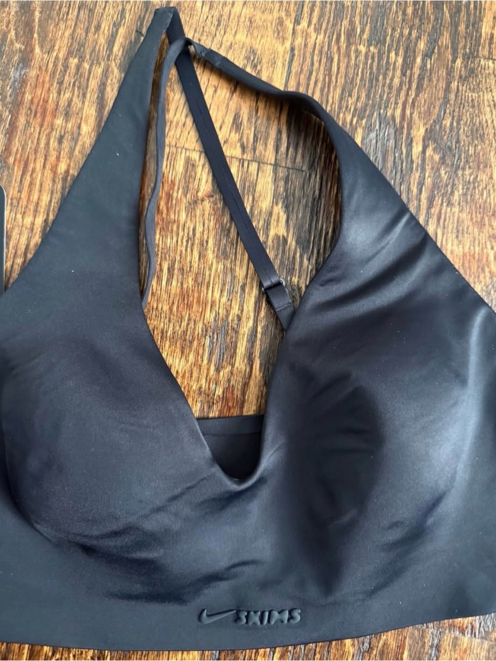 SKIMS Nike NWT Lightweight and low-profile, this V-neck bra